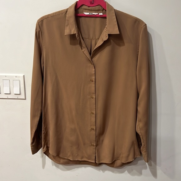 ๐ดUNIQLO - Soft Brushed Long Sleeve Camel Shirt - Size L - Picture 6 of 10